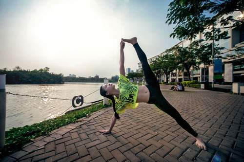 Phương Trinh Jolie tập yoga khắp Sài Gòn 12
