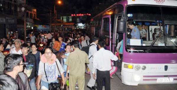 Sập cầu Ghềnh: Hàng nghìn hành khách kẹt ở ga Biên Hòa 2