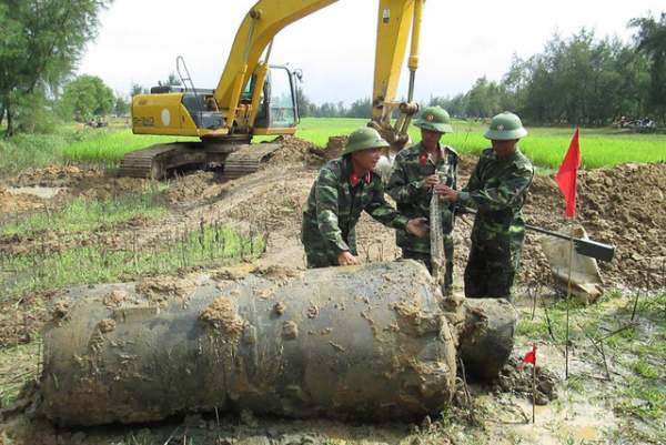 Mất mạng, mang tật vì cưa bom lấy sắt