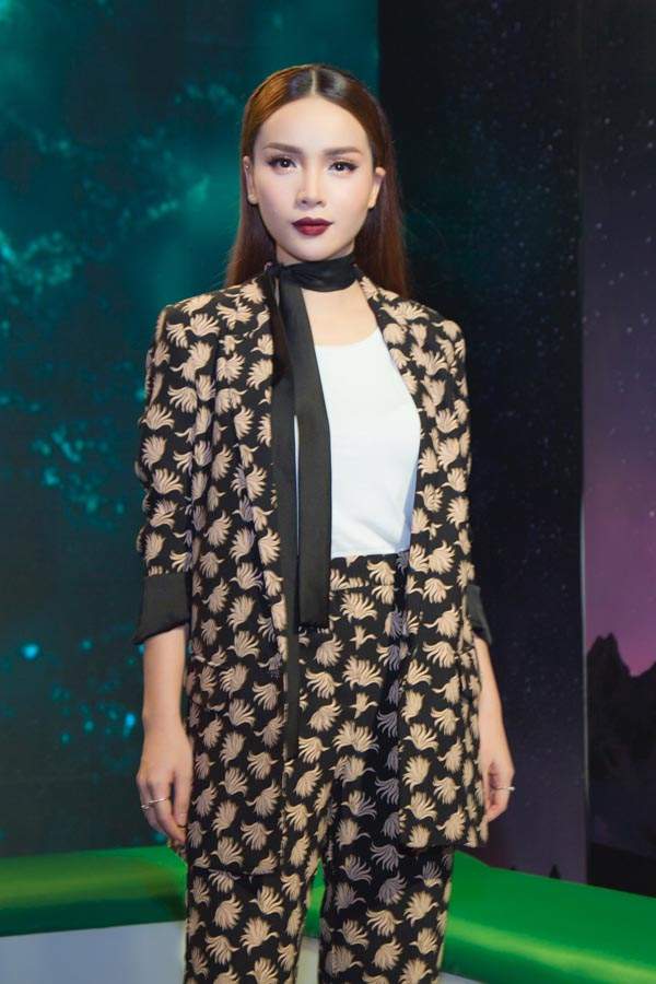 Muôn kiểu make up "ảo diệu" của Yến Trang khiến fan mê tít 6