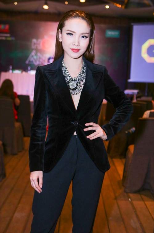 Muôn kiểu make up "ảo diệu" của Yến Trang khiến fan mê tít 9