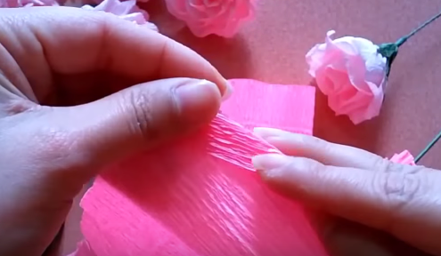 Tổng hợp cách làm hoa hồng bằng giấy nhún "dễ nhất quả đất"