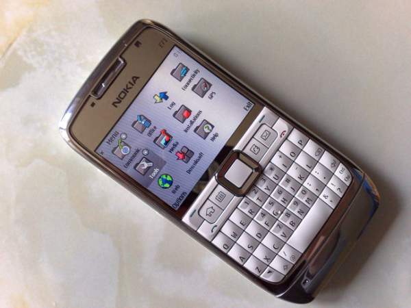 "Hoài cổ" những mẫu điện thoại bàn phím QWERTY lừng danh của Nokia