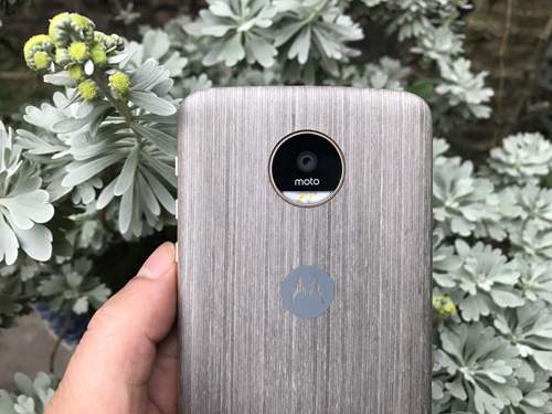 Đánh giá Moto Z: Thiết kế siêu mỏng, ấn tượng 7