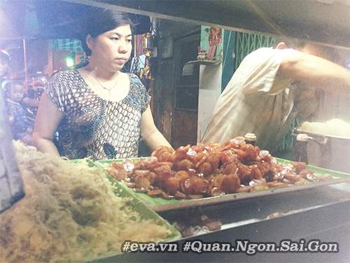 "Xôi nhà xác", món ăn rùng rợn nhưng đêm nào người Sài Gòn cũng xếp hàng đứng mua 6