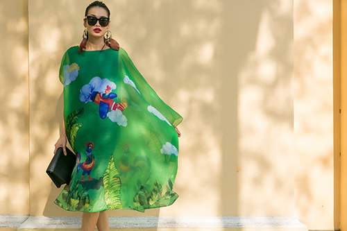 Fashionista Sài Gòn du xuân với váy áo họa tiết gà trống 6
