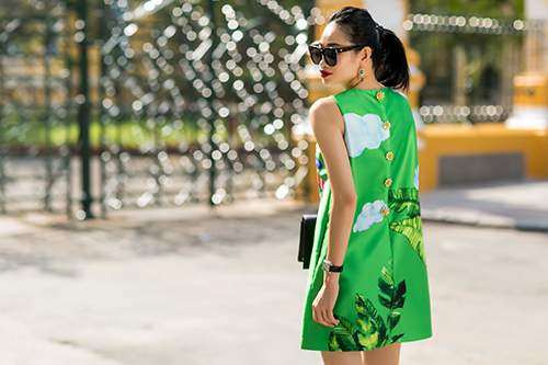 Fashionista Sài Gòn du xuân với váy áo họa tiết gà trống 33