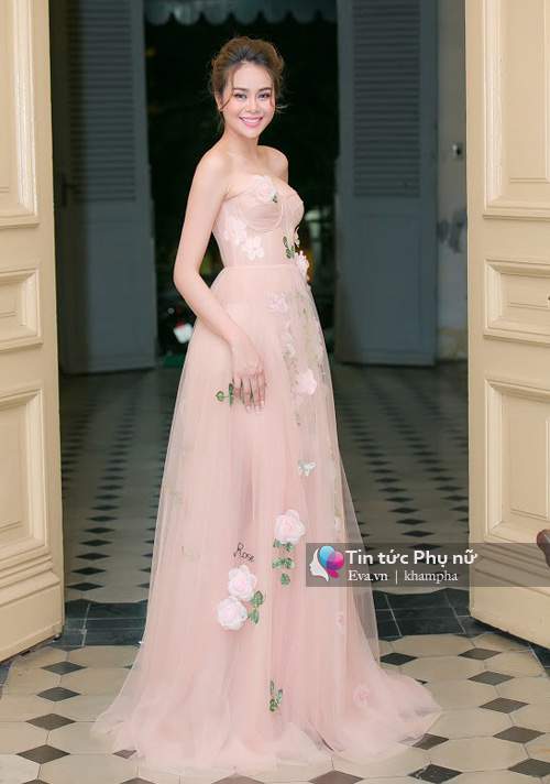 Hoa hậu Sella Trương như công chúa bước ra từ truyện cổ tích 3