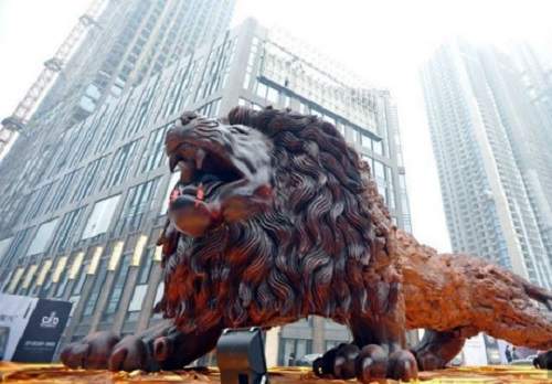 Sự thật ngỡ ngàng đằng sau bức tượng sư tử gỗ khổng lồ đang "nổi như cồn" trên MXH 27