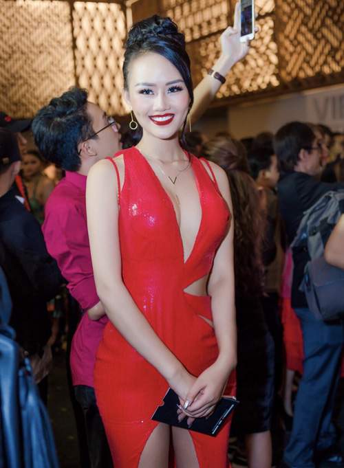 Á hậu Lâm Thùy Anh đọ dáng sexy cùng Vũ Ngọc Anh trên thảm đỏ 12