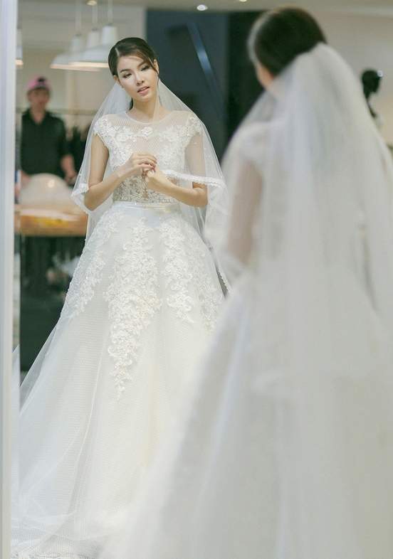 Bí mật đằng sau những mẫu váy cưới đẹp nức lòng của sao Việt 27
