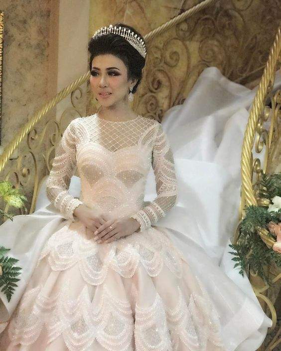 Cô dâu Indonesia bỗng nổi tiếng khắp thế giới nhờ váy cưới đẹp "rụng rời" 6