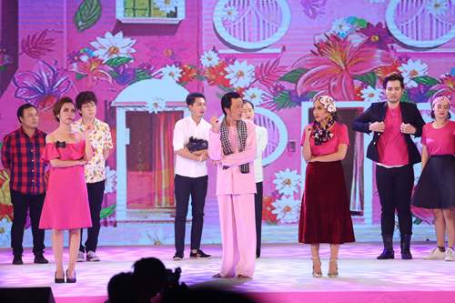 "Hoa hậu làng hài" Thu Trang điệu đà, sân si, quyết đối đầu Hoài Linh 3