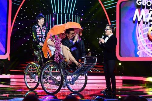 TV Show: Tranh cãi vì Mỹ Linh khen Quốc Thiên hơn Sơn Tùng; Hương Giang Idol bị tẩy chay 15