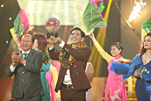 Tình tứ bên nhau, anh trai Thu Phương và "mẹ đơn thân" Vi Thảo cùng đạt giải 3 cuộc thi hát 39
