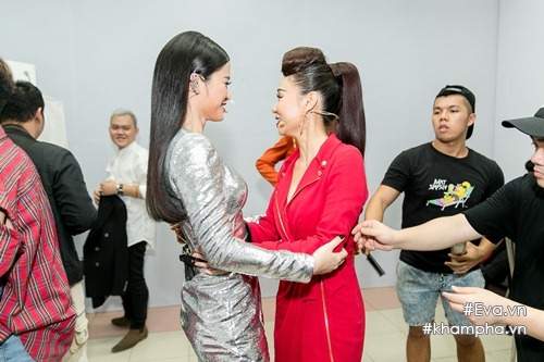 Hoài Lâm và bạn gái hot girl bất ngờ xuất hiện tại buổi ghi hình chung kết The Voice 45