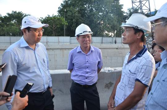 Chủ tịch Đà Nẵng hứa thưởng vài trăm triệu đồng cho công nhân 4