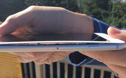 NÓNG: iPhone 8 Plus gặp sự cố phồng pin bật cả màn hình 2