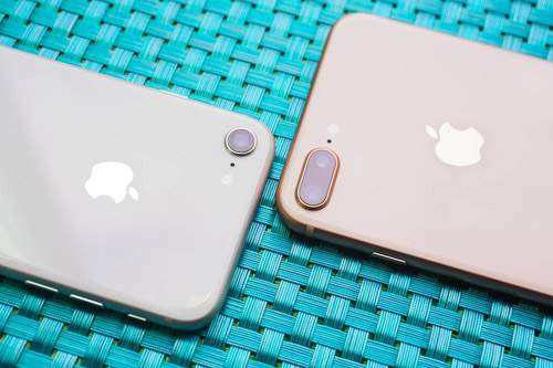 NÓNG: iPhone 8 Plus gặp sự cố phồng pin bật cả màn hình