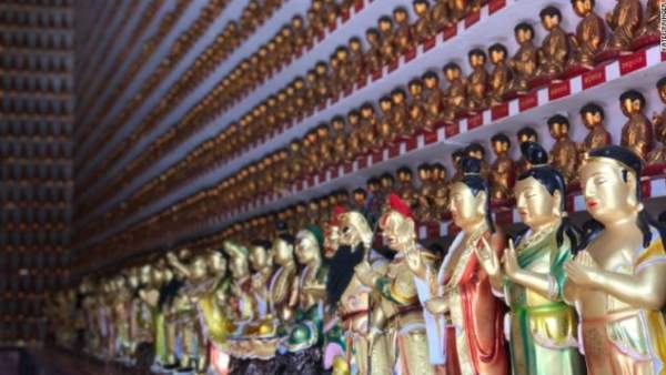 Bí ẩn bên trong tu viện có hơn 12.000 bức tượng Phật mạ vàng