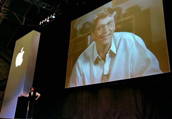 Xúc động trước bộ ảnh Steve Jobs "hồi sinh" Apple 3