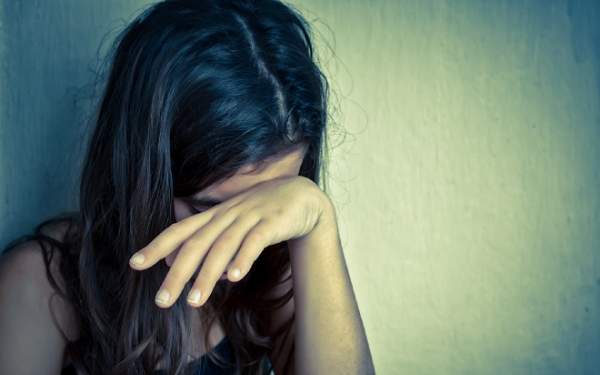 Thấy con gái bị cưỡng hiếp tập thể, bà mẹ Nam Phi dùng dao xử 2