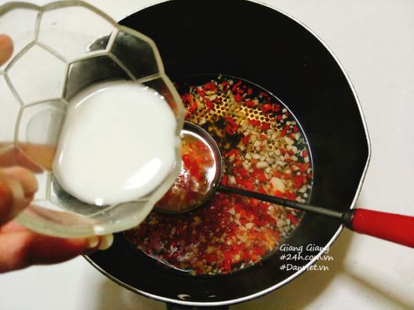 Bí quyết làm nước chấm chua ngọt sánh đặc, thơm lừng ăn món nào cũng ngon 6