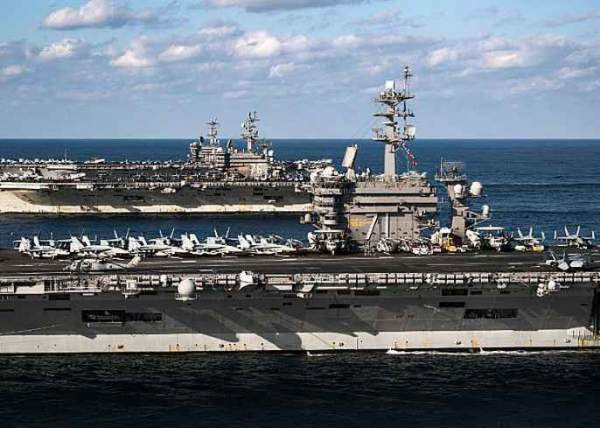 Cận cảnh cuộc tập trận hiếm của 3 tàu sân bay Mỹ 10