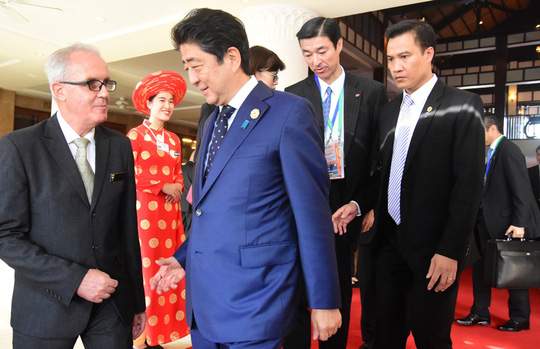 Bất ngờ bữa ăn trưa của Thủ tướng Nhật Bản Shinzo Abe tại APEC