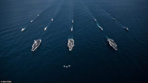 Cận cảnh cuộc tập trận hiếm của 3 tàu sân bay Mỹ 3