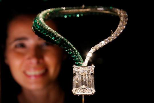 Kim cương khổng lồ giá 33,7 triệu USD