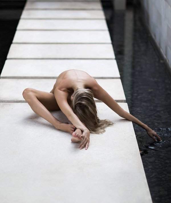 Những hình ảnh tập yoga khỏa thân khiến người xem không dám thở mạnh 3