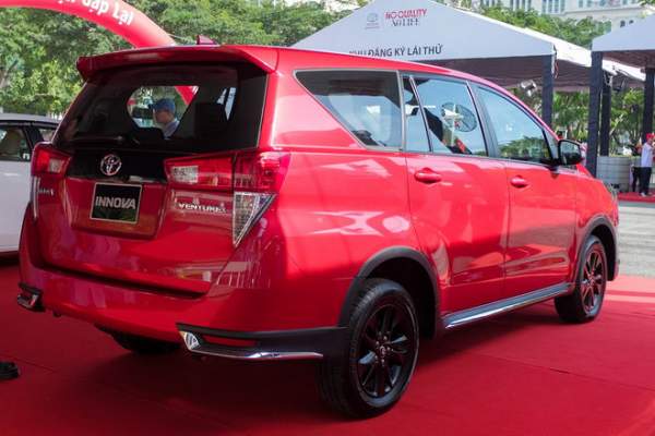 Cận cảnh Toyota Innova Venturer giá 855 triệu đồng 8