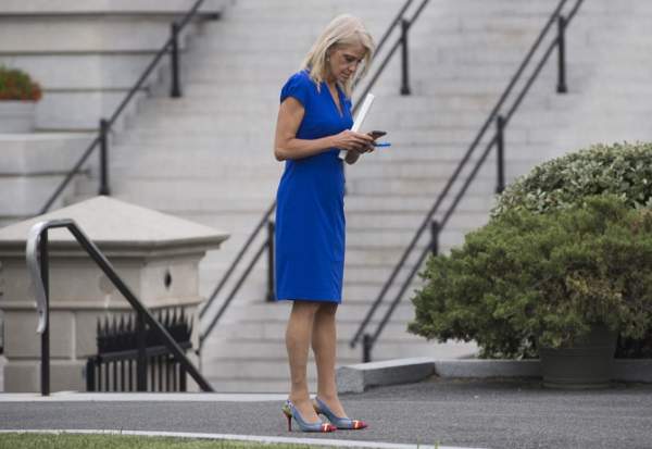Nhân viên Nhà Trắng có thể bị cấm sử dụng điện thoại cá nhân