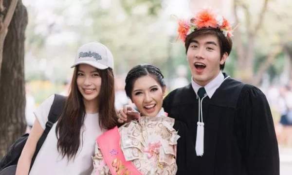 Hot girl Thái gây sốc với bộ lễ phục tốt nghiệp ngập trong tiền 6