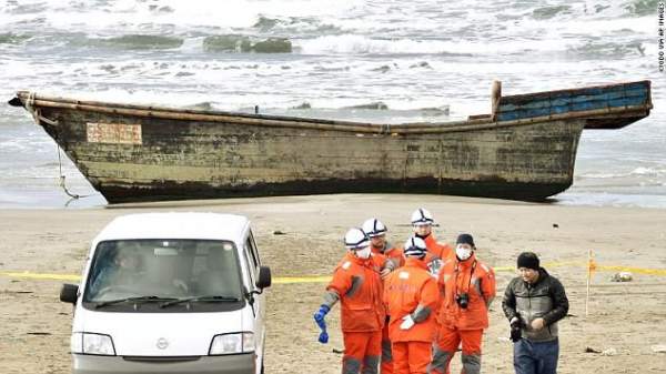 “Tàu ma” Triều Tiên dạt bờ Nhật, trên khoang có 3 người chết 2