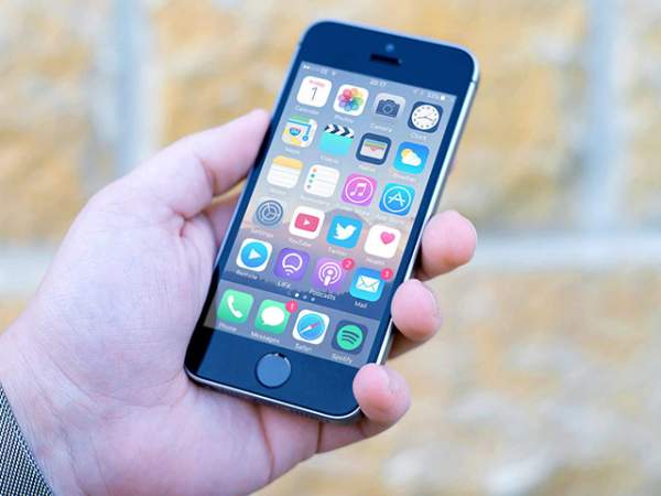 Lộ iPhone SE 2018 cực đẹp: Lai giữa iPhone X và iPhone 5s 4