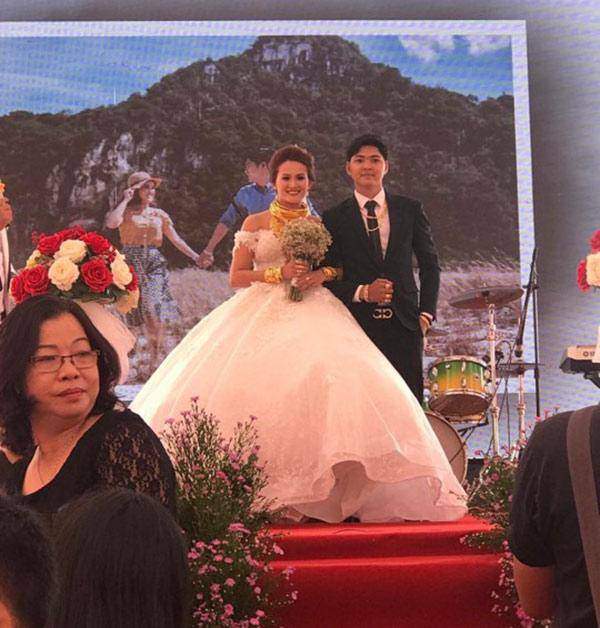 3 đám cưới ngập trong vàng từng "gây bão" năm 2017