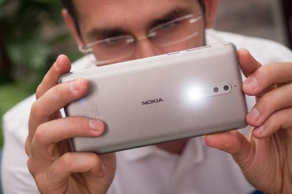 Máy ảnh kép trên Nokia 9 sẽ hỗ trợ góc rộng hay telephoto?