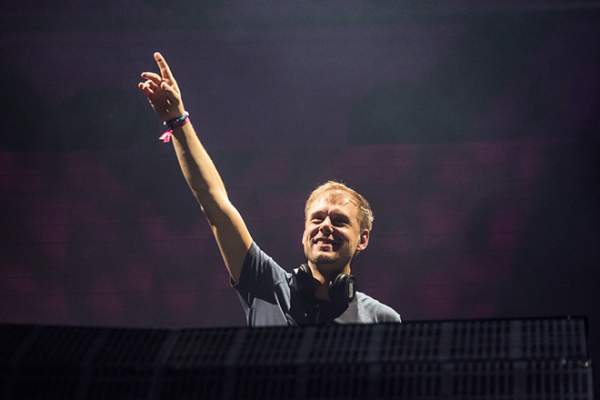 Hơn 20.000 khán giả Sài Gòn "quẩy" hết mình trong đêm nhạc Armin 2
