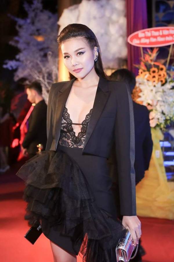 Sau ly hôn, Thu Thủy liên tiếp "công phá" top mặc đẹp của tuần 5