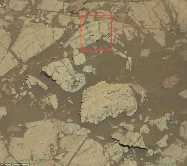 Phát hiện vật thể kỳ lạ hình que trên sao hỏa 2