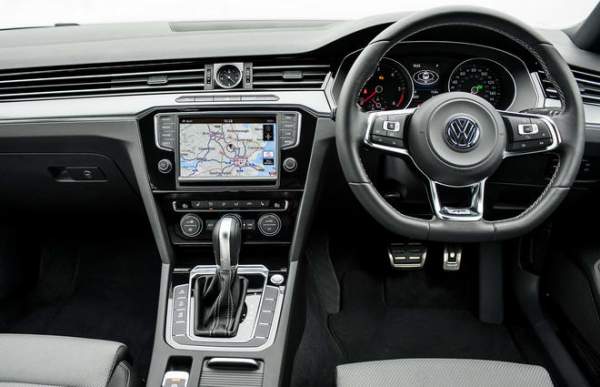 Volkswagen Passat 2018 có giá khởi điểm 700 triệu đồng 3
