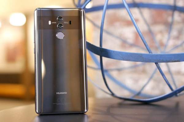 Tham vọng bành chướng thị trường smartphone Mỹ của Huawei gặp sự cố 2