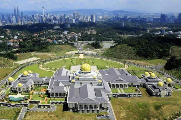 Khám phá cung điện dát vàng lớn nhất thế giới của nhà vua Brunei 4