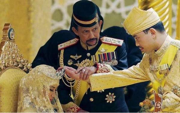 Đời sống ăn chơi ngất trời của nhà vua Brunei 7