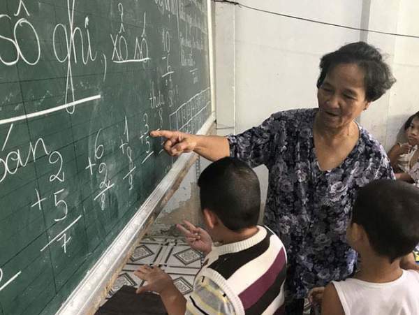 Cô giáo 40 năm dạy chữ miễn phí cho trẻ nghèo 3