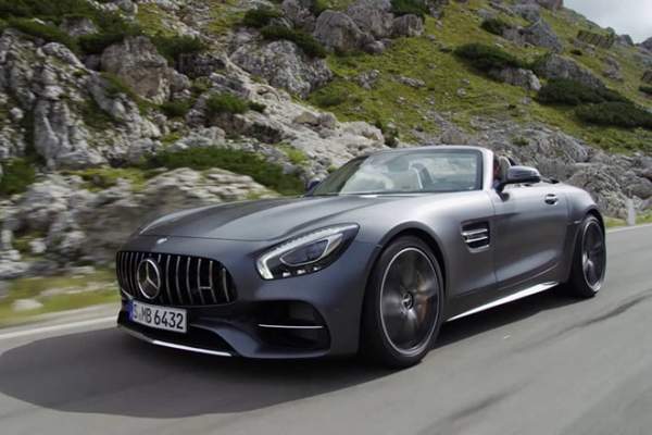 Mercedes-Benz tiến hành triệu hồi các mẫu GT vì lỗi dây an toàn 2