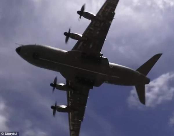 Ngắm máy bay Airbus 70 tấn cất cánh thẳng đứng lên trời 2