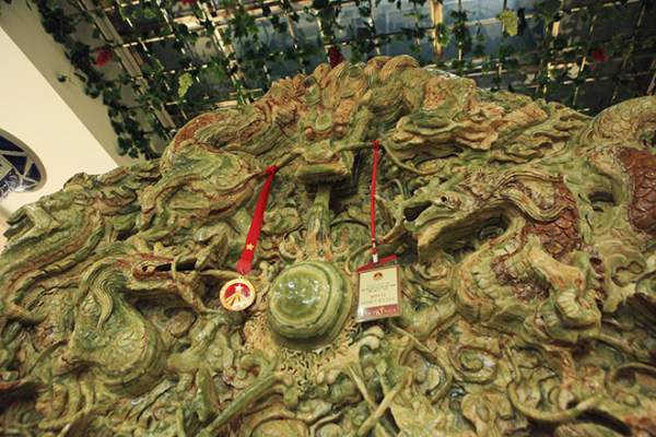 Chiêm ngưỡng bức tranh 9 rồng bằng ngọc nguyên khối lớn nhất châu Á 3